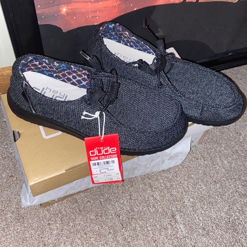 Woman’s Size 7, Hey Dudes, Black.